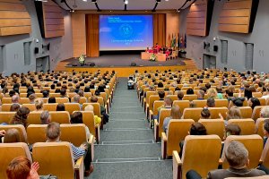 Ceremonia białego fartucha na UWM. Studenci medycyny przechodzą od teorii do praktyki