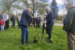 W Parku Kusocińskiego posadzono dęby ku czci majowego święta