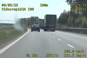 Pędził ponad 200 km/h drogą ekspresową. To niejedyne przewinienie kierowcy