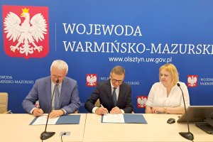 Spadały dachówki i przeciekał dach. Są pieniądze na remont zabytkowej szkoły