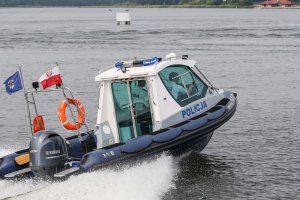 Służby przypominają najmłodszym, jak bezpiecznie spędzić wakacje