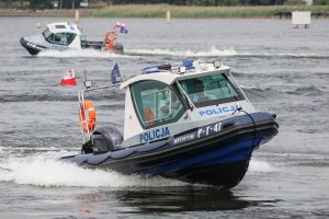 Pijany sternik zabrał dzieci na rejs po Mamrach. Interwencja policji i MOPR
