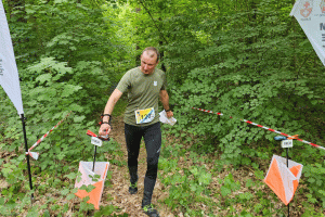 Na trudnym terenie muszą zachować czujność. Wojskowi rywalizują w biegach na orientację