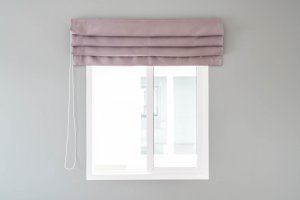 Wybór materiałów do rolet rzymskich - poradnik dla nowoczesnych wnętrz