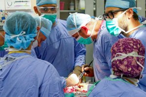 Wybitni specjaliści operują 15-latkę z Angolii. Konieczna jest rekonstrukcja żuchwy