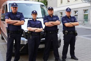 Policjanci ruszyli z pomocą użądlonemu mężczyźnie