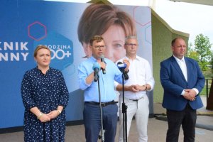 Politycy podkreślili w Ełku znaczenie programu 800+