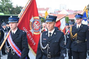 Strażacy oddali hołd poległym kolegom. 