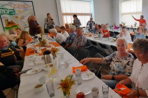 Bezpieczna jesień seniorów. Odblaski chronią ich zdrowie i życie