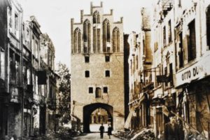 Ta wystawa prezentuje dwa oblicza Olsztyna