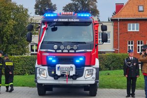 Strażacy-ochotnicy na jubileusz jednostki dostali nowy wóz