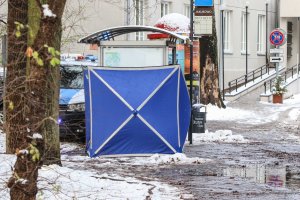 Ciało mężczyzny na przystanku autobusowym. Sprawę bada prokurator