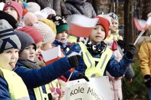 Najmłodsi pokazują, jak można kochać ojczyznę. 