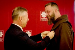 Proboszcz olsztyńskiej parafii odznaczony Złotym Krzyżem Zasługi