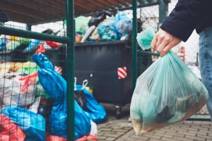 Prezydent Olsztyna zapowiada: mieszkańcy zapłacą mniej za śmieci