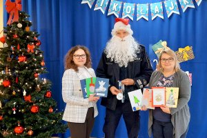 Policjant Świętym Mikołajem. Dzielnicowy z Olsztyna z kolejną akcją