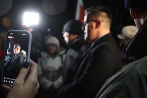 Protestowali przed siedzibą TVP Olsztyn w obronie mediów publicznych