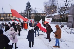 Antyrządowy protest PiS na Placu Solidarności w Olsztynie