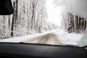 Opady i zawieje śnieżne w regionie. IMGW ostrzega