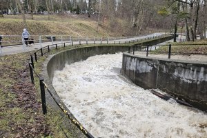 Elbląg zwiększa bezpieczeństwo powodziowe. Nowa stacja pomiarowa na Kumieli