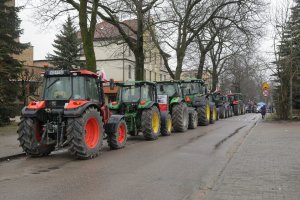 Protestujący rolnicy przejechali ulicami miasta