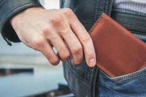 Długie lata odkładania. Ile pensji potrzeba, by kupić mieszkanie Olsztynie?