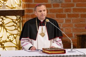 Arcybiskup Janusz Urbańczyk o głoszeniu Ewangelii w Afryce. Posłuchaj rozmowy