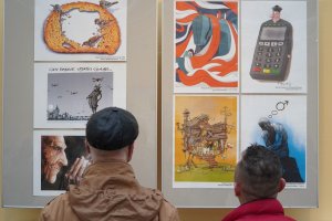 Wystawa rysunków prasowych w Wojewódzkiej Bibliotece Publicznej