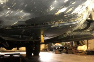 Tankowali forda paliwem z przewierconych baków autobusów