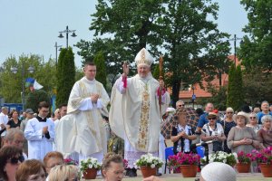 Biskup Jerzy Mazur: wojna z krzyżem, to wojna z narodem