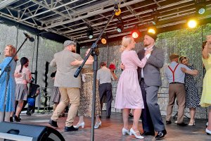 Muzyka, taniec i warmińska tradycja na biesiadzie w Czerwonce