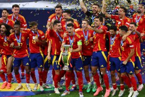 Hiszpanie piłkarskimi mistrzami Europy [ZDJĘCIA]