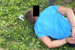 „Kobra” pod Olsztynkiem. Policjanci zatrzymali cztery osoby i odzyskali skradzione auta