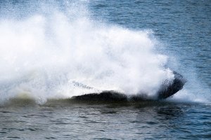 Zderzenie skuterów na jeziorze Ukiel. Rannych zabrano do szpitala