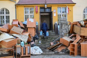 Woda nie tylko zniszczyła dobytki, ale zagraża także zdrowiu mieszkańców