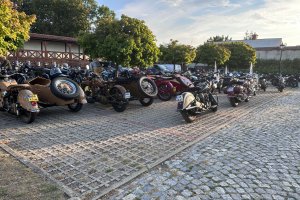 Zabytkowe motocykle przemierzają Mazury