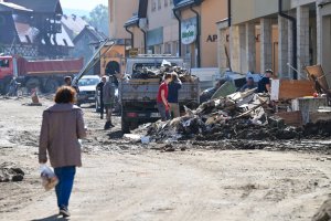 Policjanci z Lidzbarka ruszyli z pomocą powodzianom