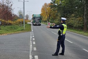 Przekroczona prędkość, pojazdy w złym stanie. Policjanci skontrolowali kierowców ciężarówek