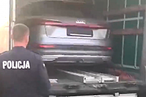 Mrągowo. Skradzione auta przewoził w ciężarówce