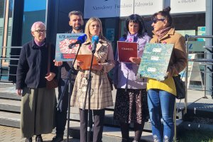 Partia Razem o zamykaniu porodówek. 