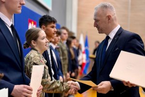 Zdolna młodzież z regionu odebrała stypendia premiera