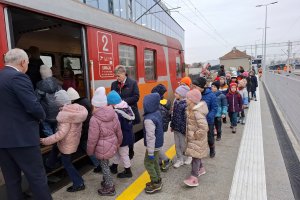 Wspólne świętowanie Dnia Kolejarza. Dzieci były zachwycone