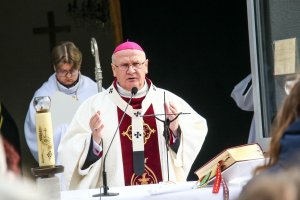 Abp Józef Górzyński: im słabsza w nas wiara, tym większy strach przed śmiercią