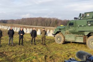 Premier wizytował pierwszy odcinek Tarczy Wschód koło Węgorzewa