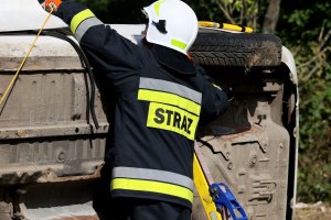 Dachowanie w Elblągu. Kierowca nie miał uprawnień