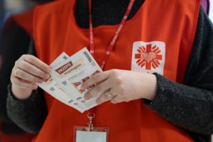 Kilkuset wolontariuszy w sklepach regionu. Trwa zbiórka żywności Caritas