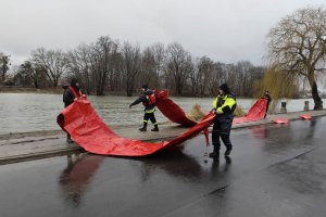 Spada poziom wody w rzece Elbląg. Służby pozostają w gotowości