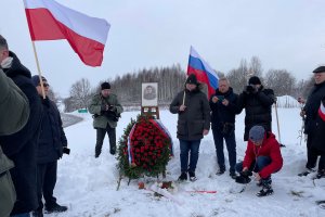 Ambasador Rosji w Pieniężnie. Oddał cześć radzieckiemu generałowi