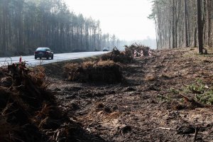 Przebudowa drogi jeszcze nie ruszyła, są za to historyczne ciekawostki