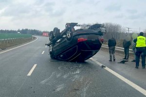 Auto na lawecie zablokowało krajową 